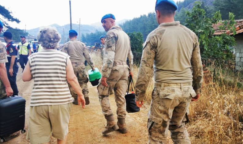 Marmaris yangınında tahliyeler başladı