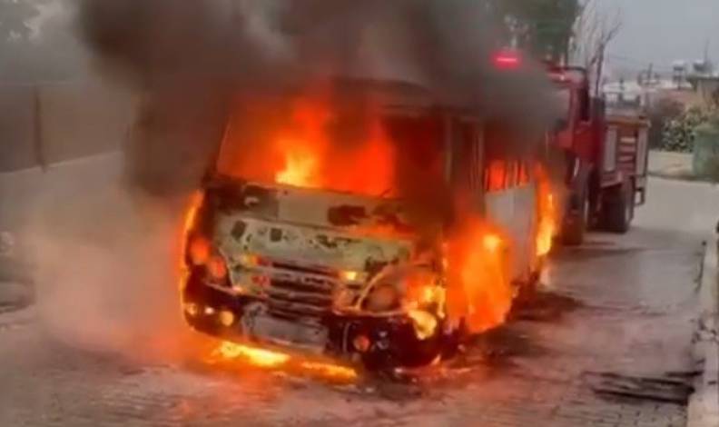 Tarım işçileri servisi alev alev yandı