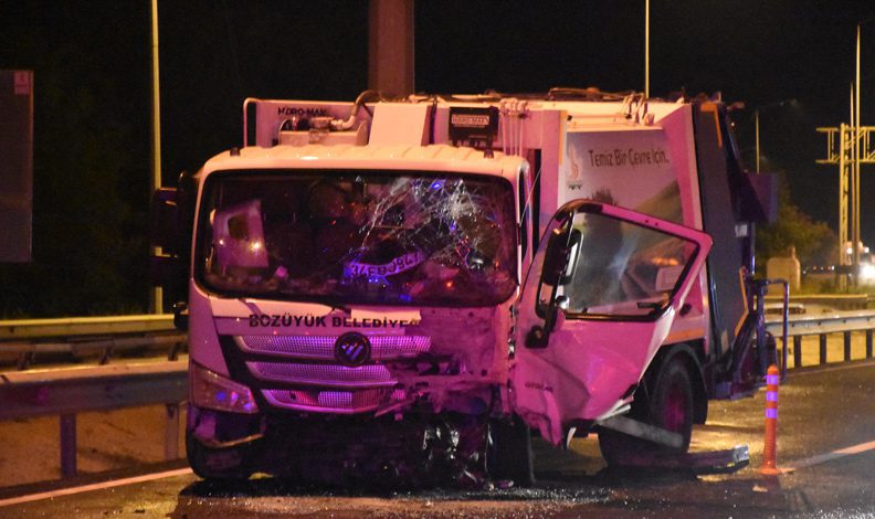 Çöp kamyonuna çarpan aracın sürücüsü öldü