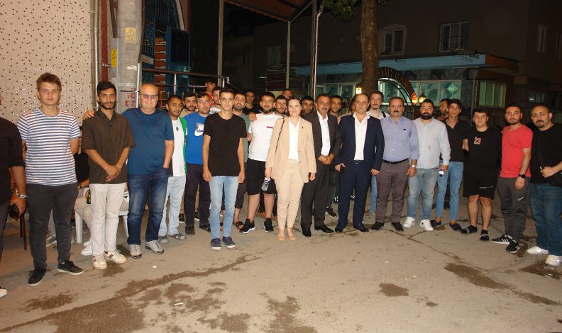 Zafer Partisi Bursa’da gençlerin sorularını cevapladı