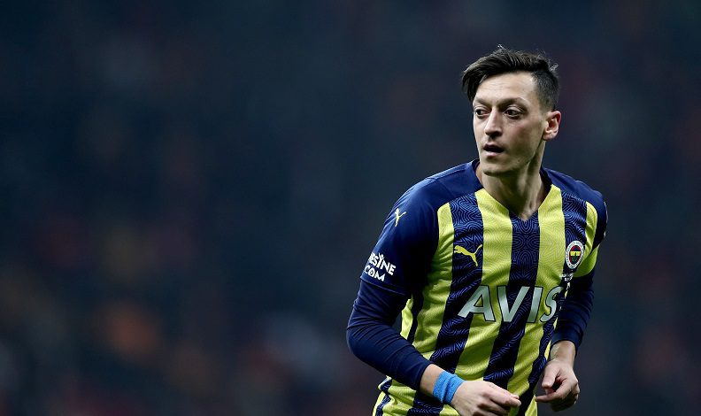 Mesut Özil, Başakşehir’le anlaştı