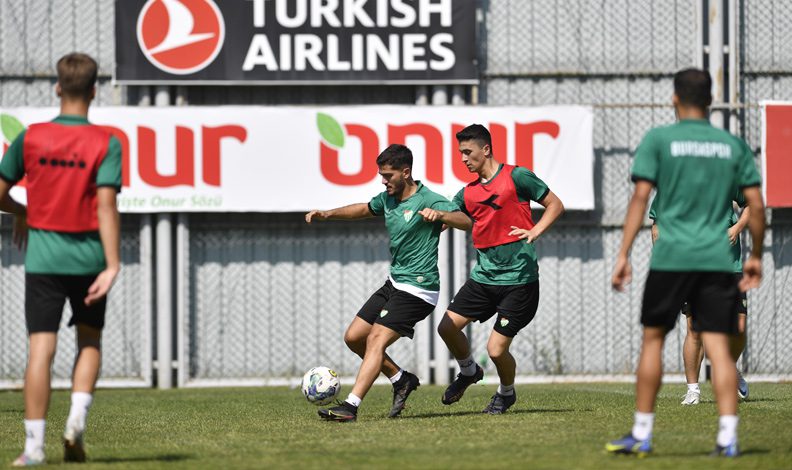 Bursaspor’da çift kale maçlar sürüyor