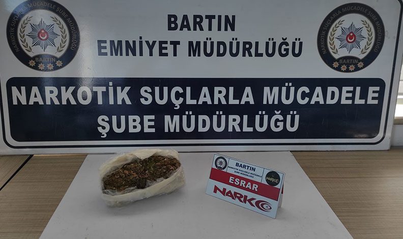 Uyuşturucuyla yakalanan polis memuru tutuklandı