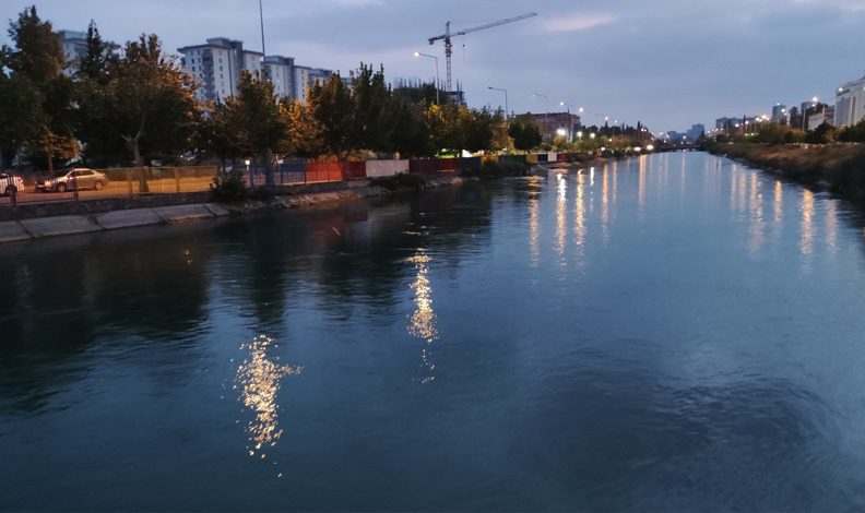 Yeğenini kurtarmak için girdiği sulama kanalında kayboldu