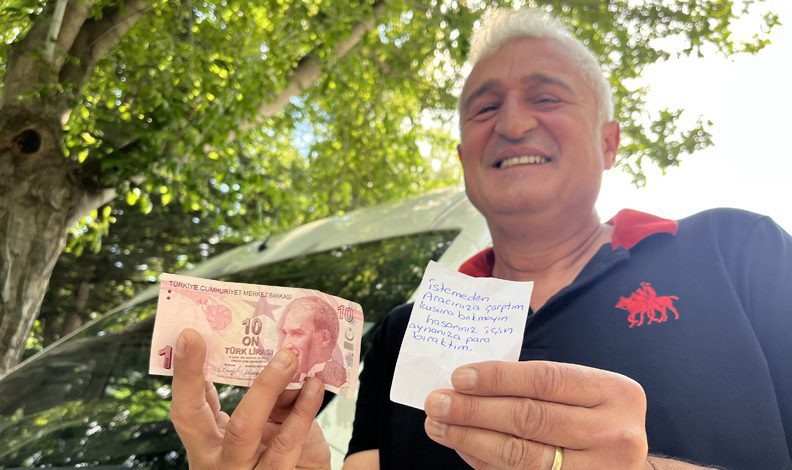 Aracına bırakılan not ve para şaşırttı