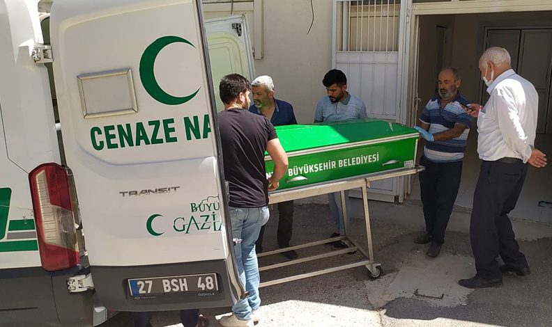 Avukat bağ evinde dehşet saçtı