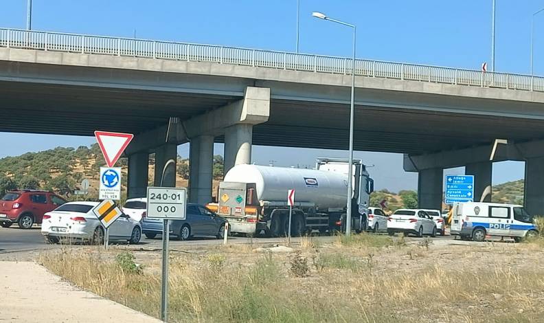 İzmir-Çanakkale kara yolu trafiğe kapandı