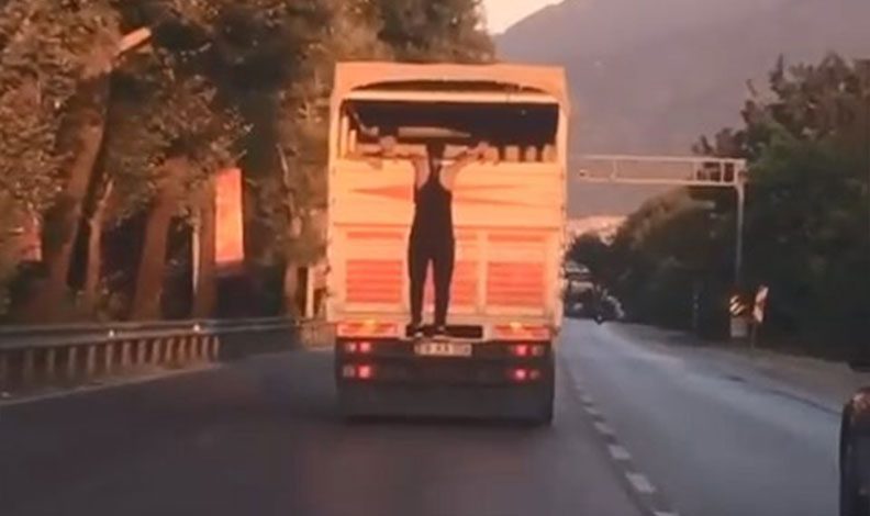 Bursa’da tehlikeli yolculuk