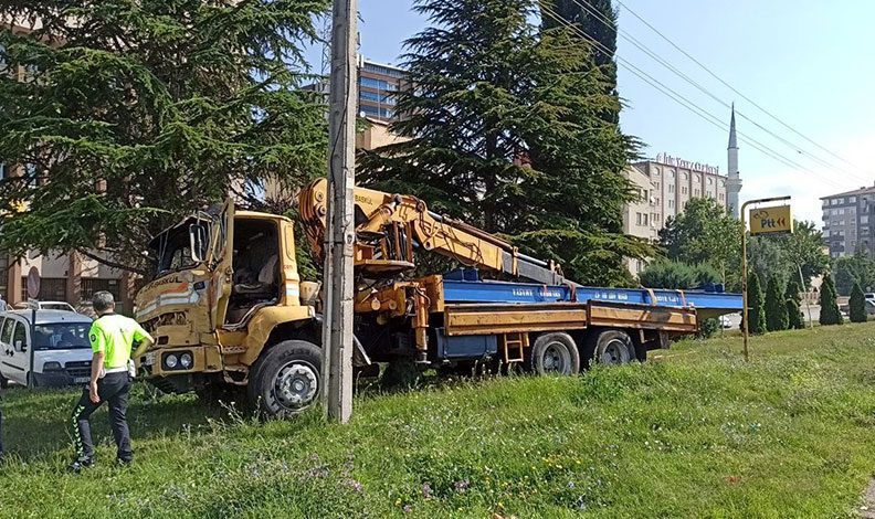 Freni boşalan vinç dehşet saçtı
