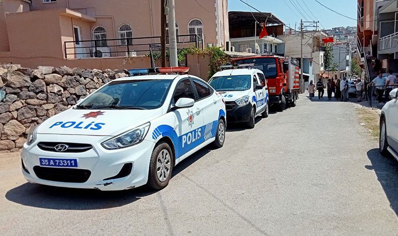 İzmir’de karısını bıçakla rehin aldı