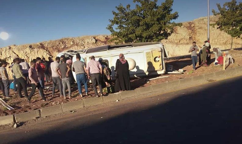 Şanlıurfa’da işçi servisi devrildi: 10 yaralı