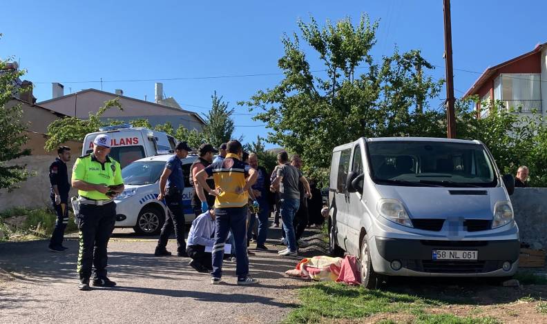 Hastaneye götürmek istediği annesini ezdi