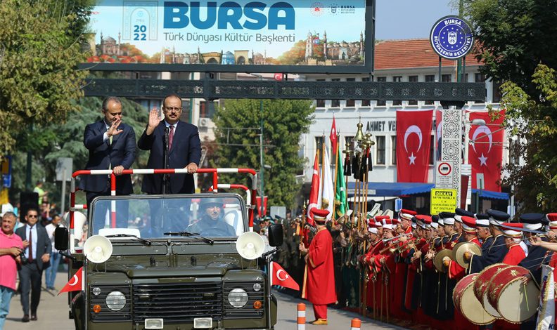 Bursa’da Zafer Bayramı’nın 100’üncü yılı kutlandı