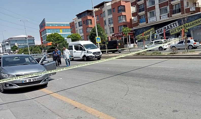 Araçta kendini vuran kadın hastaneye kaldırıldı