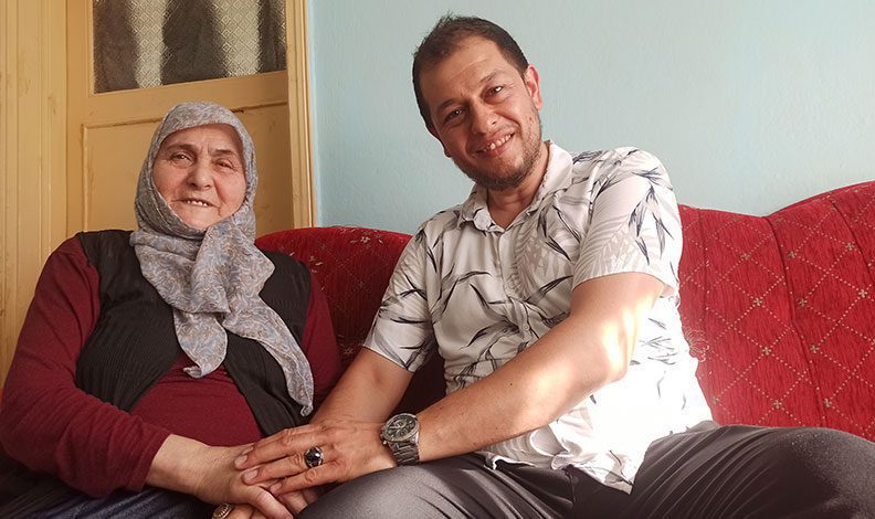 Eskişehir’de yaşlı kadının hacca gidebilmesi için yardım topladı