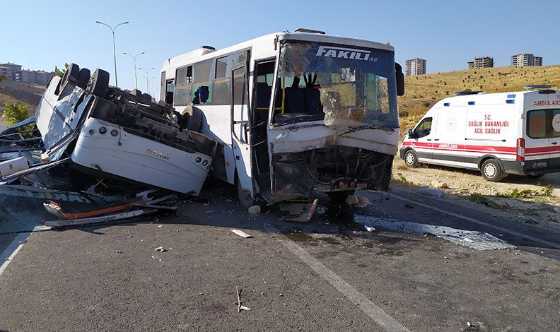 İşçi servisleri kaza yaptı: 22 yaralı