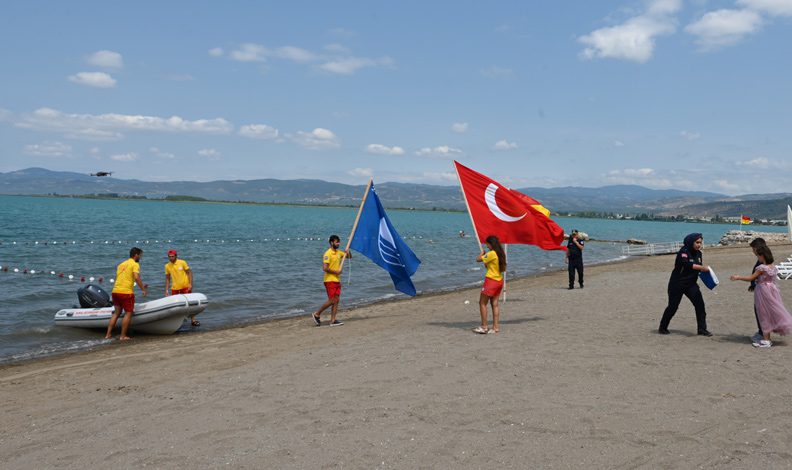 Mavi bayrak Bursa İznik’te dalgalanmaya başladı