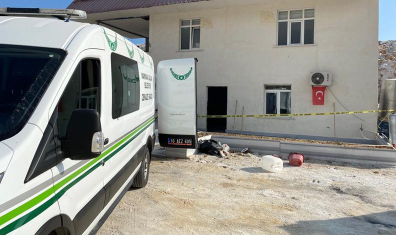 Önce eşini sonra kendini öldürdü