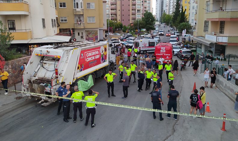 Çöp kamyonunun altında kalan çocuk öldü