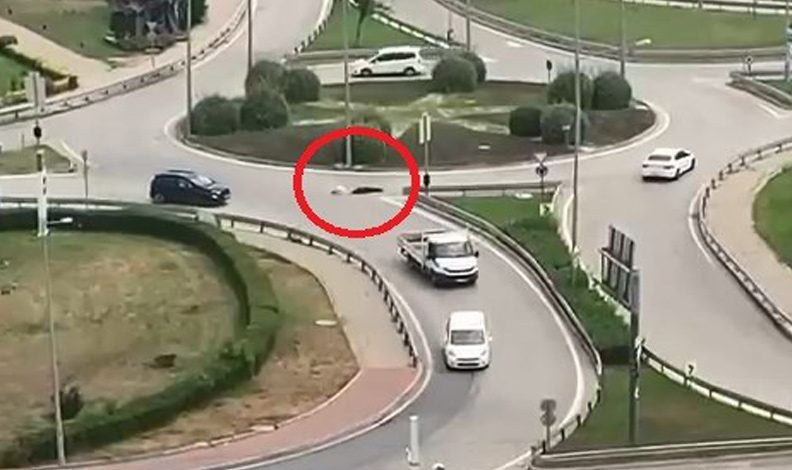 Bursa’da araçların önüne atlayarak kan parası istedi