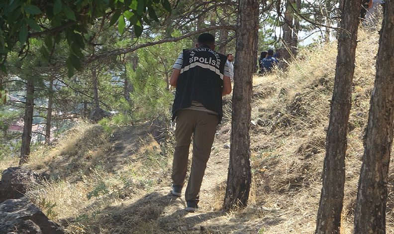 Yürüyüş yapan çocuklar ceset buldu