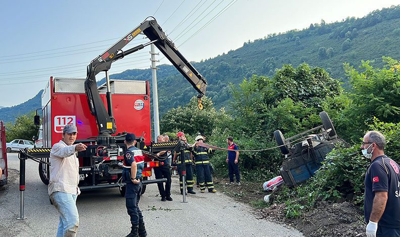 İşçileri taşıyan traktör devrildi: 1 ölü, 12 yaralı