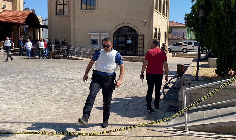 Antalya’da bir bankanın müdürü rehin alındı