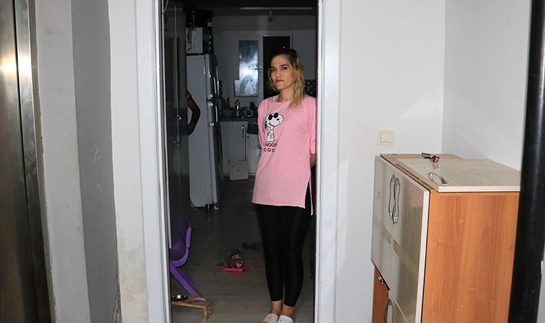 Kiracısının çelik kapısını çaldı