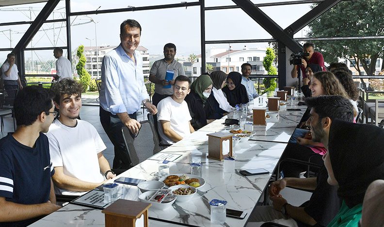Osmangazi’nin kütüphaneleri ile üniversiteyi kazandılar