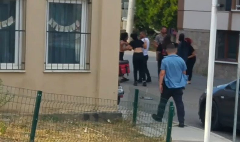 Bursa’da genç kızlar birbirine girdi