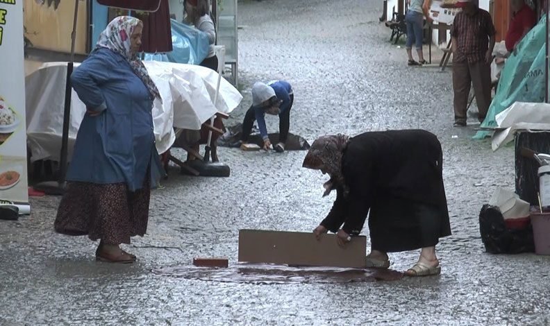 Eskişehir’de sağanak yağışı fırsata çevirip yolluğunu yıkadı