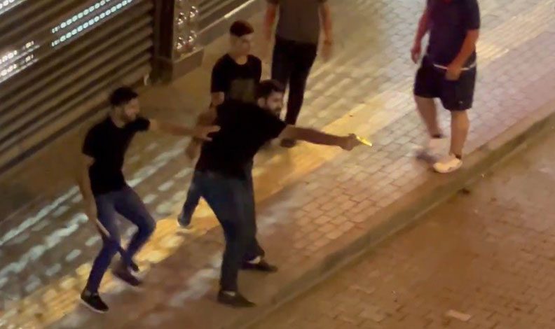 Bursa’da cadde ortasında kurşun yağdırdı: 3 yaralı