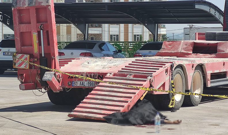 Şanlıurfa’da TIR’ın yükleme rampasının altında kaldı