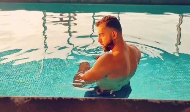 Havuzda yüzerken kalp krizi geçirerek öldü