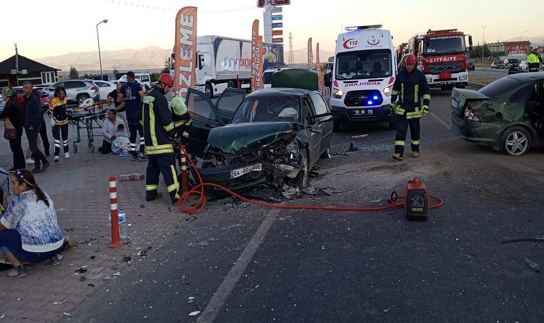 Lastiği patlayan araç dehşet saçtı: 1 bebek öldü, 9 yaralı