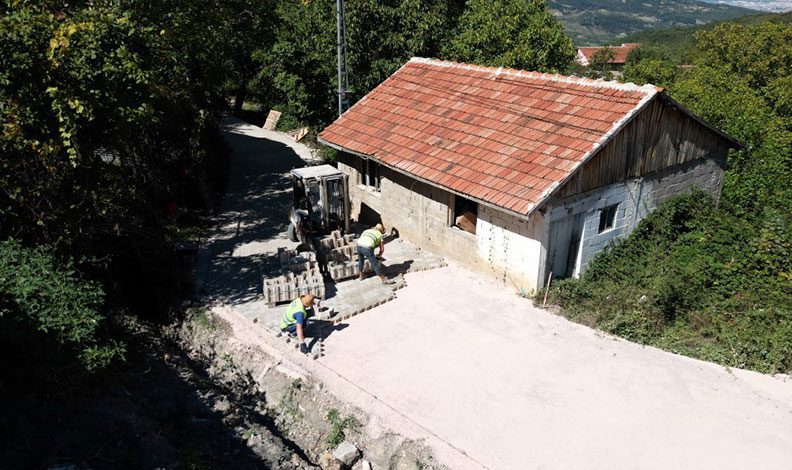 İnegöl’ün mahalleleri parke taşlarıyla kaplanıyor