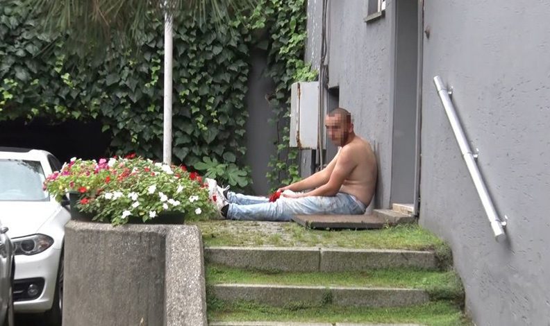 İstanbul’da iş yeri baskını: Dövüp silahla vurdular