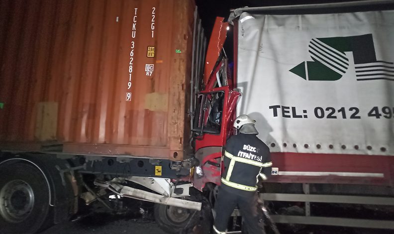 TIR’a çarpan kamyonun sürücüsü öldü