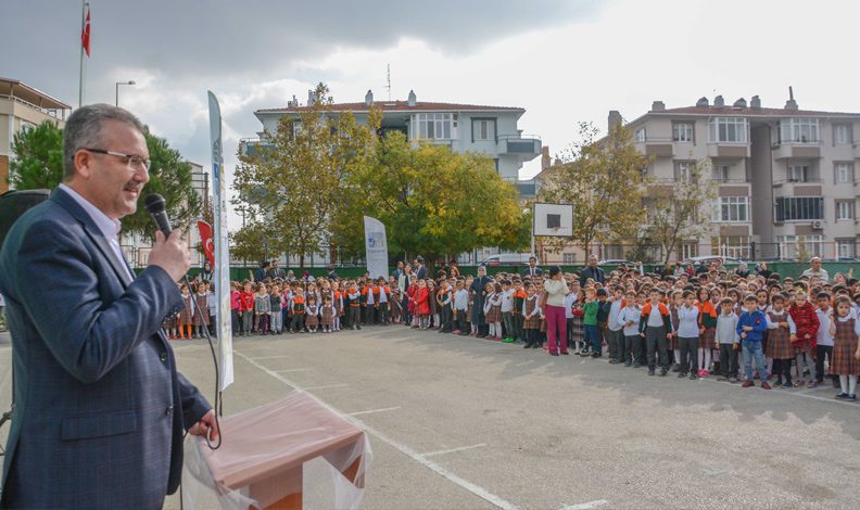 Karacabey Belediyesi’nden öğrencilere anlamlı destek