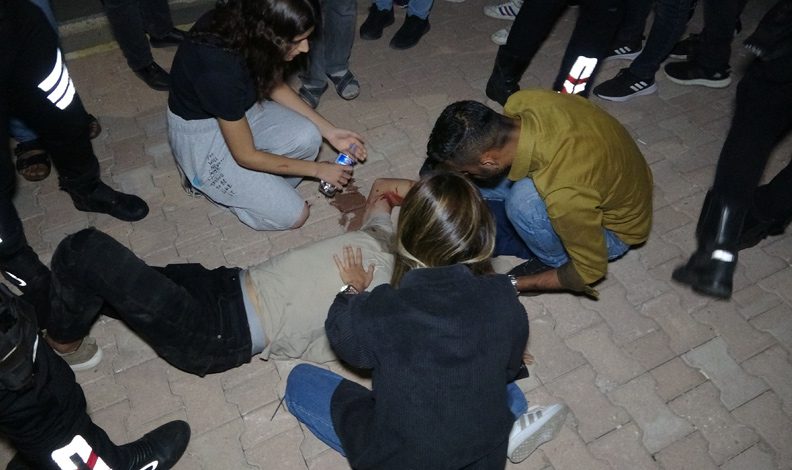 Konserde bıçaklı kavga:1’i ağır 4 yaralı