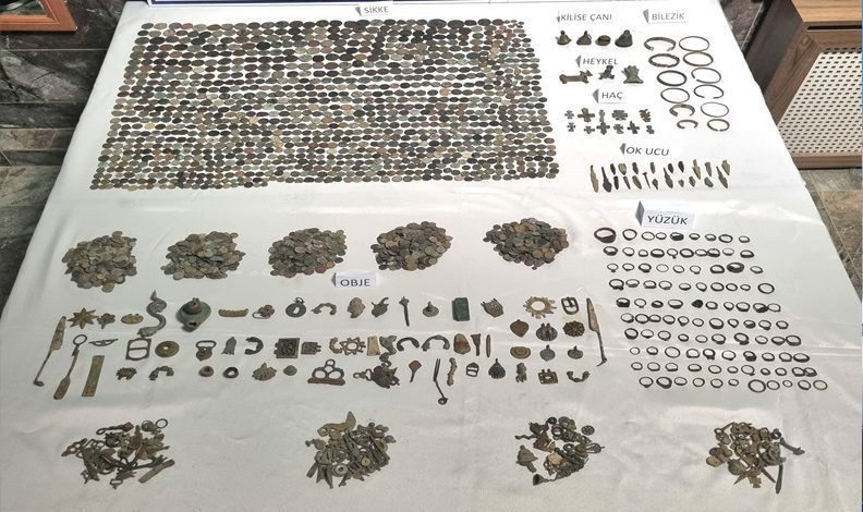 Antalya’da binlerce parça tarihi eser ele geçirildi