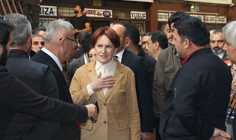 Meral Akşener, Ankara’da hal esnafını ziyaret etti