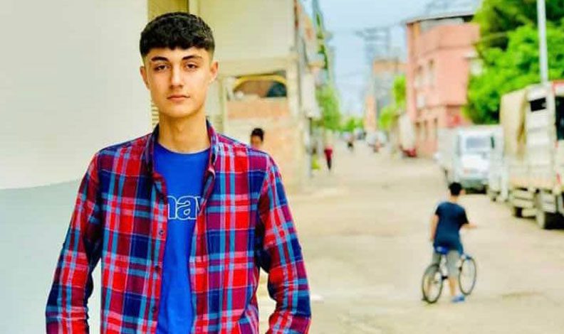 Arkadaşının bıçakladığı genç, yaşam savaşını kaybetti