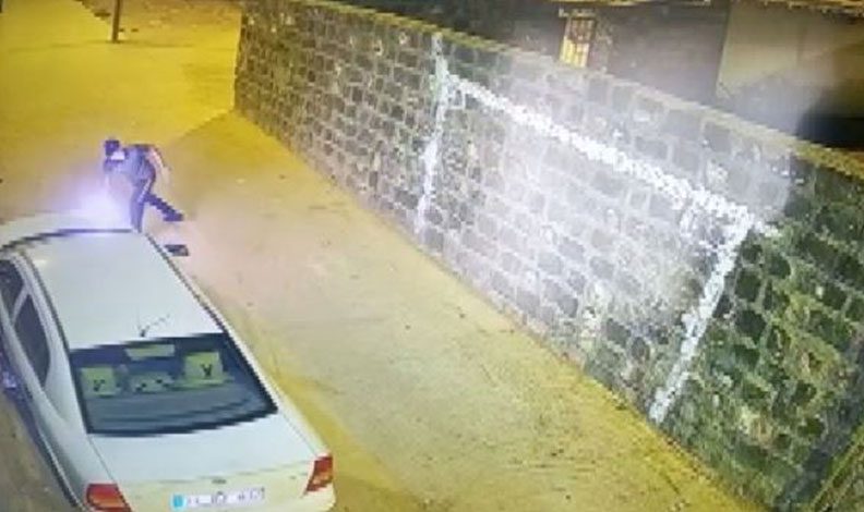 Şanlıurfa’da park halindeki arabayı ateşe verdi