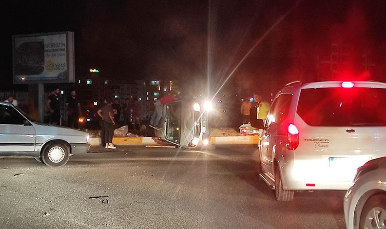 Şanlıurfa’da iki otomobil çarpıştı: 9 yaralı