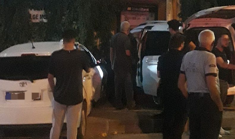 Elazığ’da kaza yapan otomobiller, ATM’ye daldı: 2 yaralı