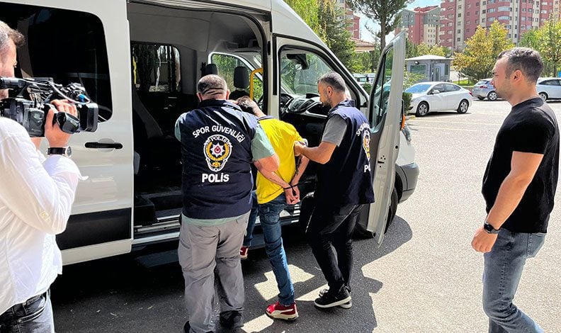 Beşiktaşlı futbolculara saldıran şahıs serbest bırakıldı