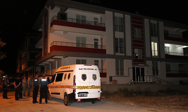 Kocası tarafından bıçaklanarak öldürüldü