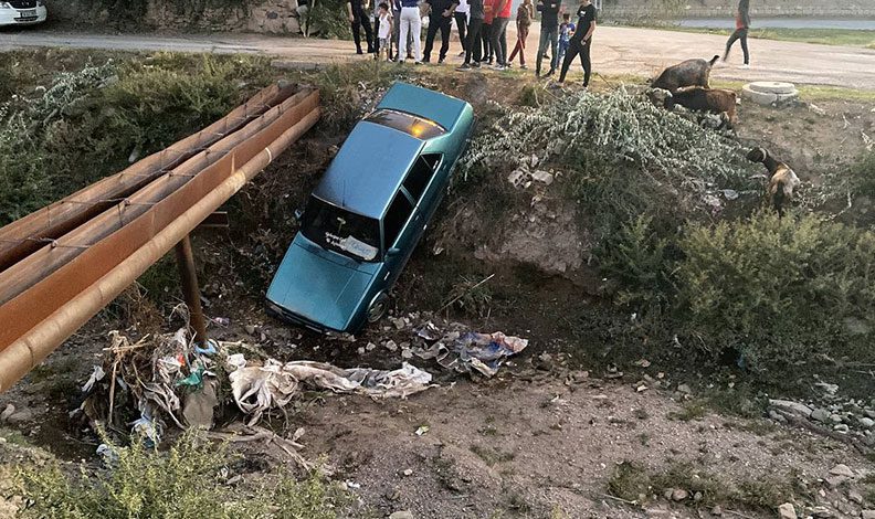 Kayseri’de babasının arabasını alan çocuk kanala düştü