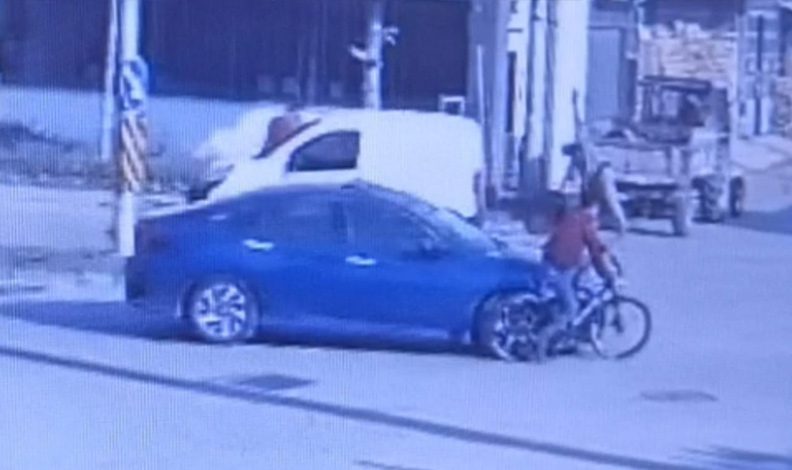 Bursa’da otomobil bisikletli çocuğa çarptı